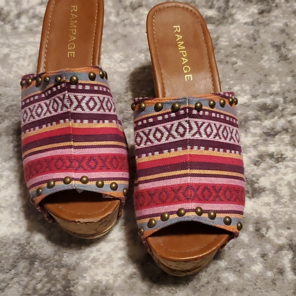 Super cute Rampage wedge sandal - Picture 2 of 6